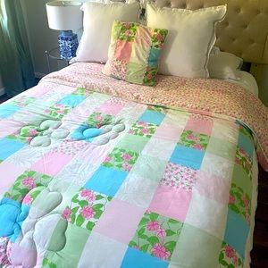 Great condition retired perfectly patch Queen Comforter with Pillow.